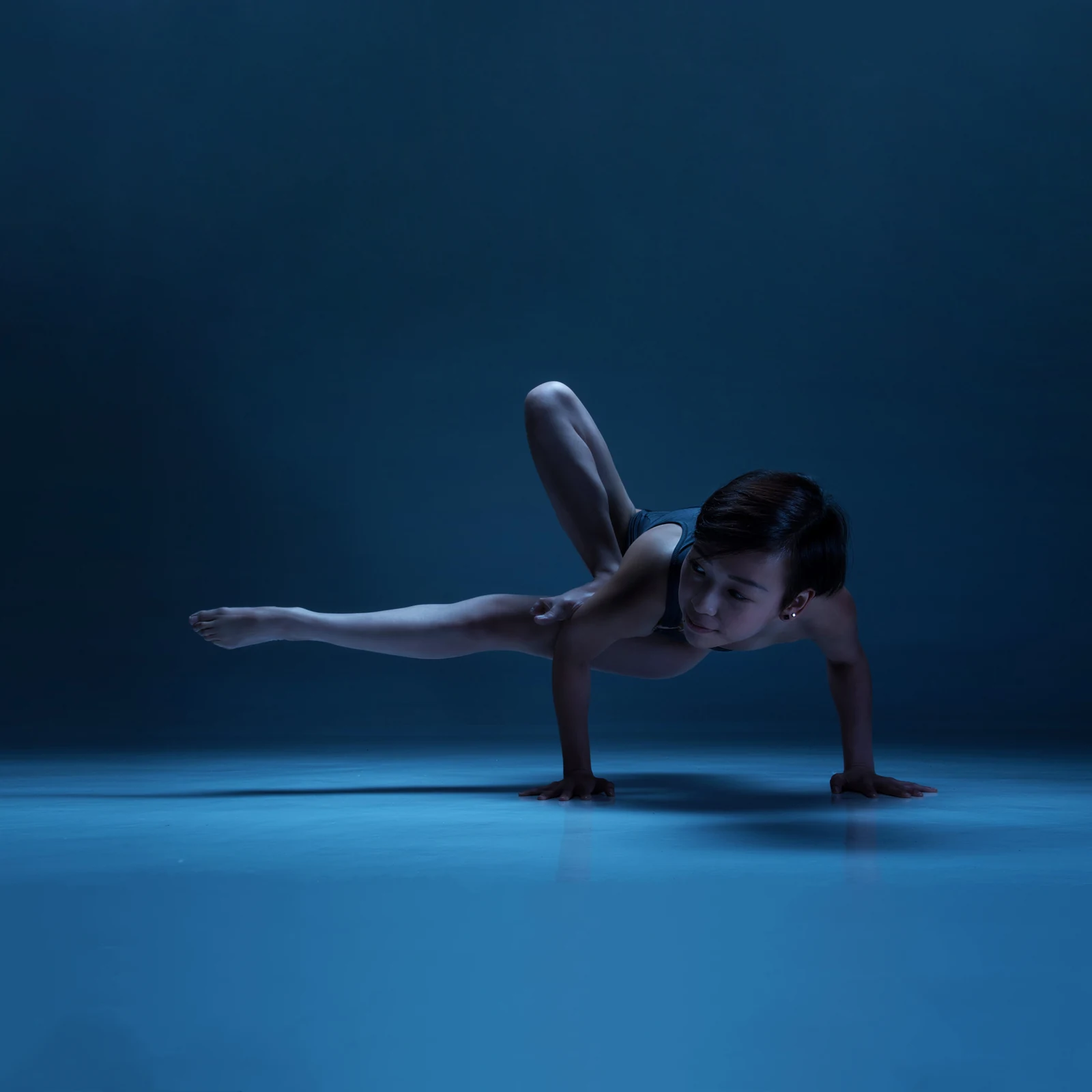 Grasshopper arm-balance practice